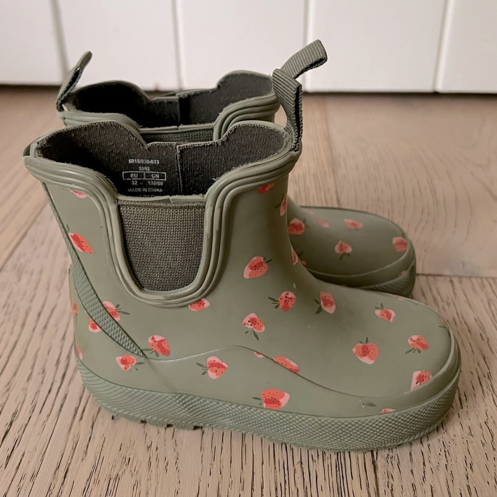 Zara Strawberry Rain Wellington Boots 🍓
